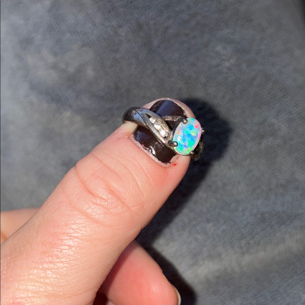 Avon Sterling Silver Opal Ring - Picture 8 of 9